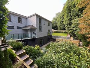 Photo 25- click for photo gallery